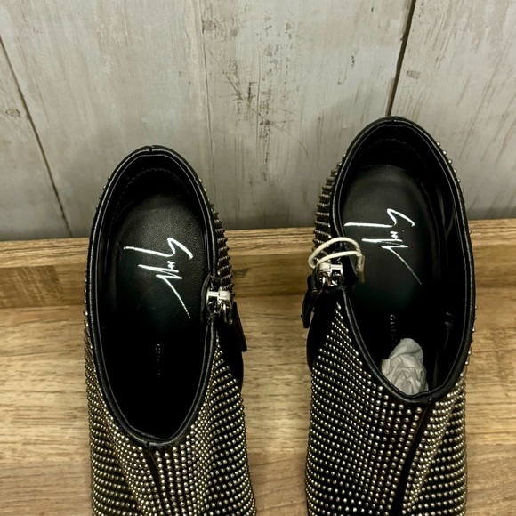 NWT-AUTHENTIC Giuseppe Zanotti Black Leather Metal Studded Booties, 36 (6.0/6.5) - Picture 9 of 12